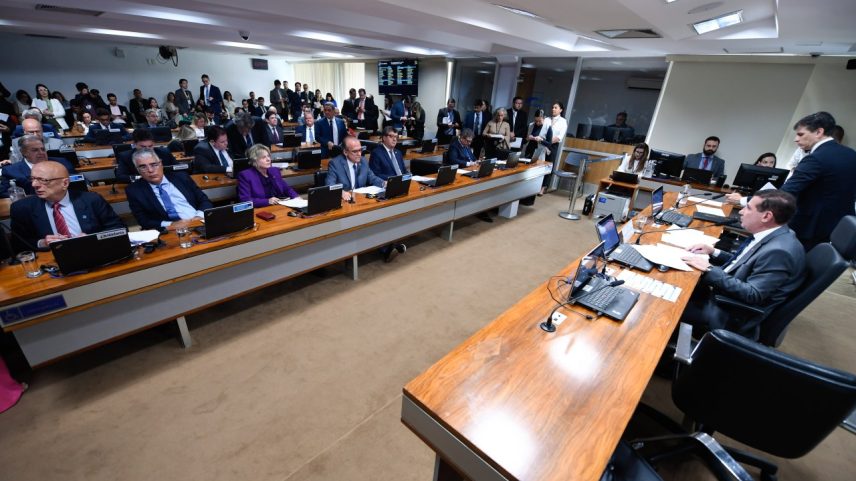 Reunião da Comissão de Assuntos Econômicos (CAE) do Senado, nesta terça-feira (Foto: Edilson Rodrigues/Agência Senado)