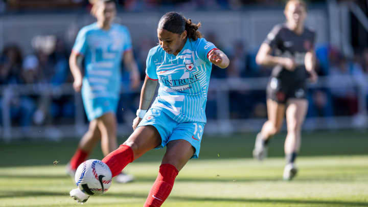 Chardonnay Curran, então do Chicago Stars FC, antes de um jogo entre Chicago Stars FC e North Carolina Courage no First Horizon Stadium no WakeMed Soccer Park em 17 de maio de 2025, em Cary, Carolina do Norte. (Foto: Gregory Ng/isi Photos | Isi Photos | Getty Images)