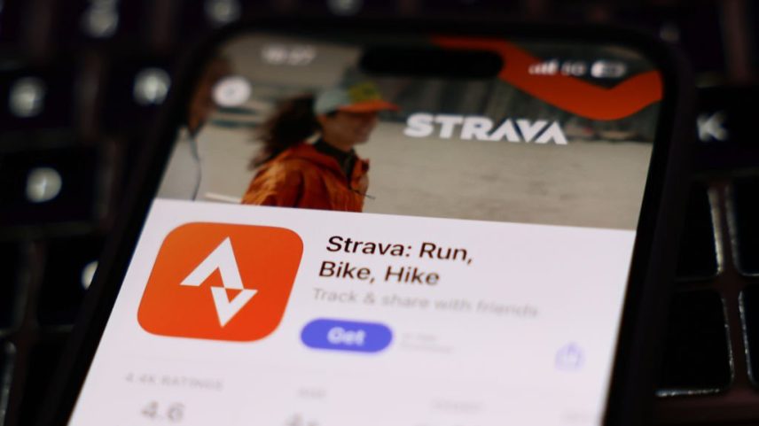 Strava registra o trajeto feito em tempo real e é possível compartilhar e ver a rota de outros atletas (Foto: NurPhoto /Getty Images)