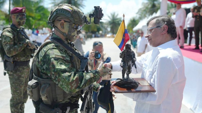 O presidente Gustavo Petro no aniversário da Batalha de Boyacá, em 7 de agosto de 2025, em Leticia, Colômbia. (Foto: EFE)