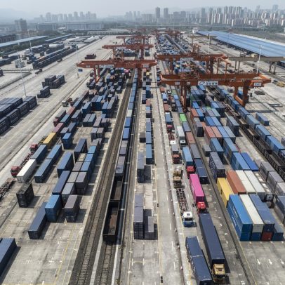China mantém ritmo forte de exportações mesmo com tarifas de Trump