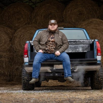 Shane Profitt renova clichês com estilo em 'Long Live Country'