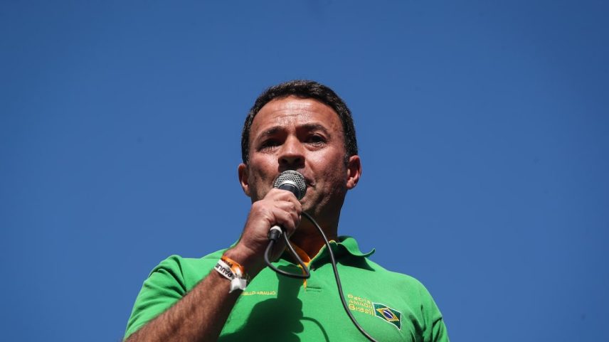 Vice-prefeito de São Paulo, coronel Mello Araújo sugere que governadores também pressionem por anistia a Jair Bolsonaro e impeachment de Alexandre de Moraes, em comentário no Instagram de Flávio Bolsonaro (Foto: @flaviobolsonaro via Instagram)