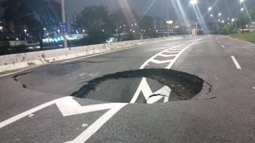 Cratera reabre na Marginal Tietê (Foto: Reprodução/ redes sociais)
