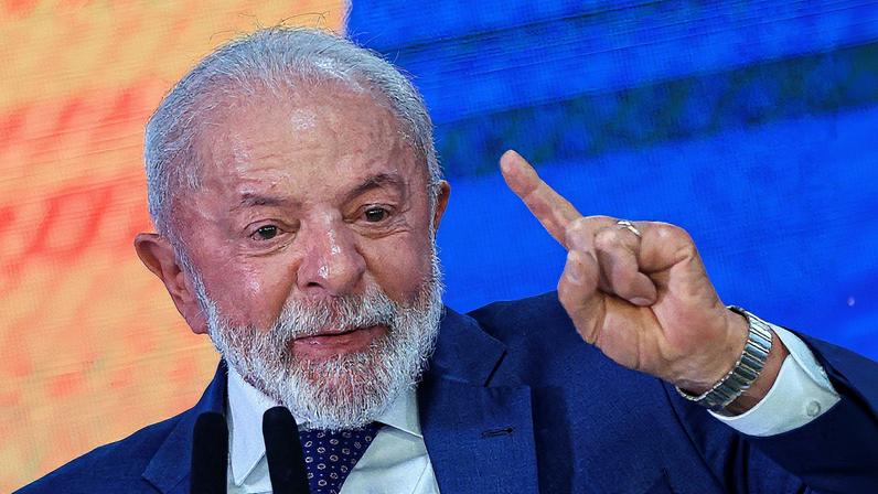 Presidente do Brasil, Luiz Inácio Lula da Silva, discursa durante cerimônia de assinatura de medida provisória no Palácio do Planalto, em Brasília (Foto: Reprodução)