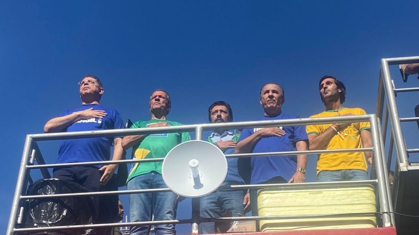 Prefeito de São Paulo, Ricardo Nunes, entre Malafaia e Valdemar (Foto: Laísa Dall'Agnol/VEJA)