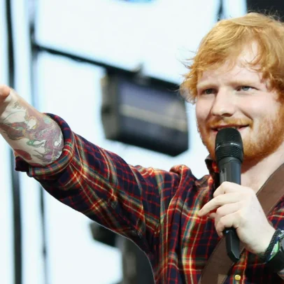 Ed Sheeran encanta público com apresentação surpresa no Fleadh Cheoil na Irlanda