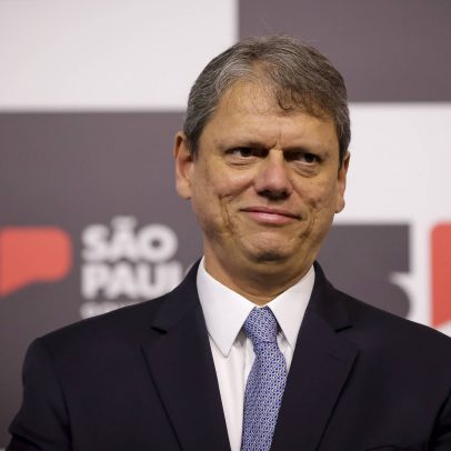 Tarcísio enfrenta pressão da oposição após desconfiança no caso Ultrafarma em SP