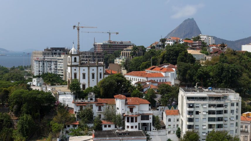 Ruas do entorno do Outeiro da Glória ficaram até 14 dias sem água; abastecimento foi normalizado nesta quarta (Foto: Márcia Foletto)