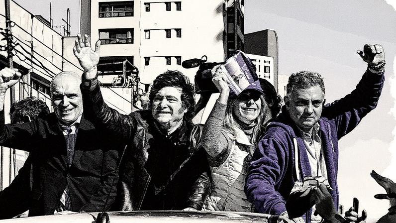 Javier Milei (ao centro) acena ao lado da irmã Karina Milei e outras autoridades durante uma carreata: presidente foi alvo de protestos e pedradas (Foto: Juan Mabromata/AFP)