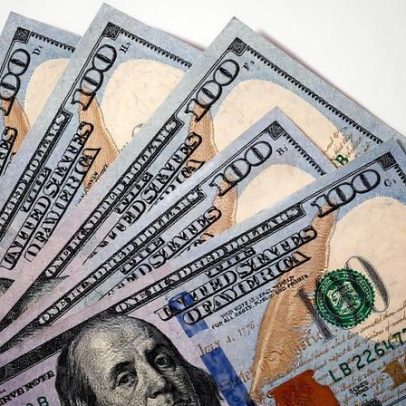 Dólar atinge R$ 5,38 e registra menor valor em 14 meses após dados dos EUA
