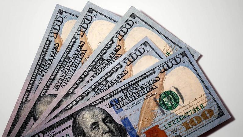 Dólar: dados da inflação no Brasil nos EUA impulsionaram valorização do real (Foto: Freepik)