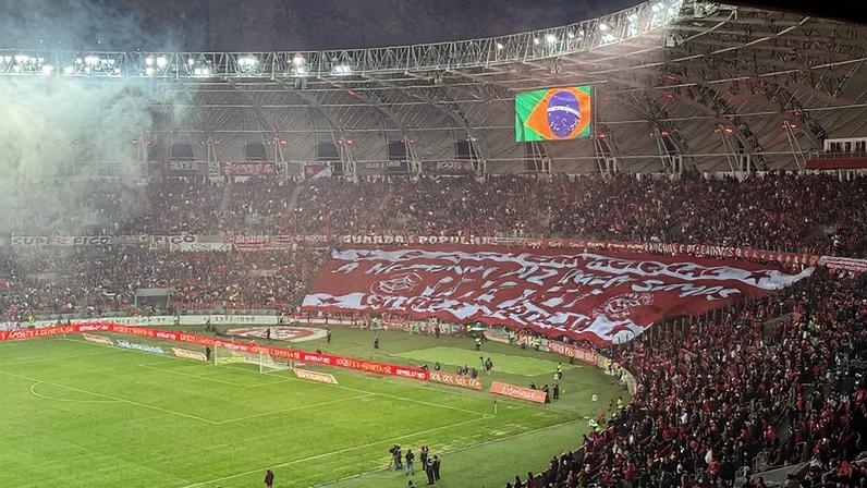 A festa da torcida na volta do Internacional ao Beira-Rio (Foto: Divulgação/Internacional)