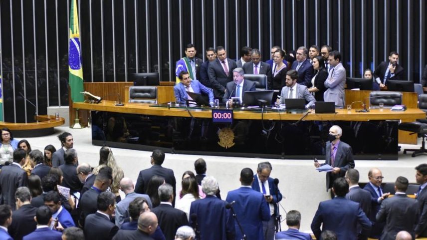 Votação do PL das Fake News em 2023 (Foto: Zeca Ribeiro/Câmara dos Deputados)