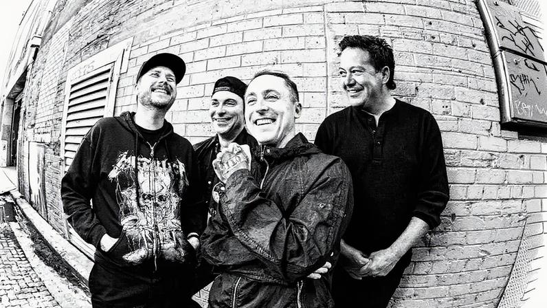 "Better Days" do Yellowcard estabelece um novo recorde na parada Alternative Airplay ao alcançar o primeiro lugar. (Foto: Reprodução)