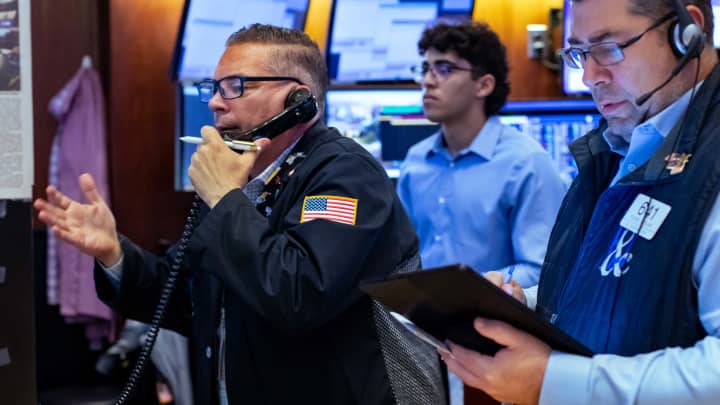 Traders trabalham no pregão da Bolsa de Valores de Nova York em 23 de julho de 2025. (Foto: NYSE)