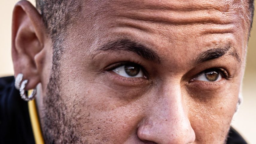 Neymar vive episódios polêmicos com torcedores e tem postura cobrada por organizada do Santos. (Foto: Raul Baretta/Santos)