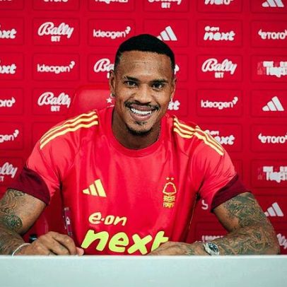 Nottingham Forest contrata goleiro John, ex-Botafogo, para a nova temporada
