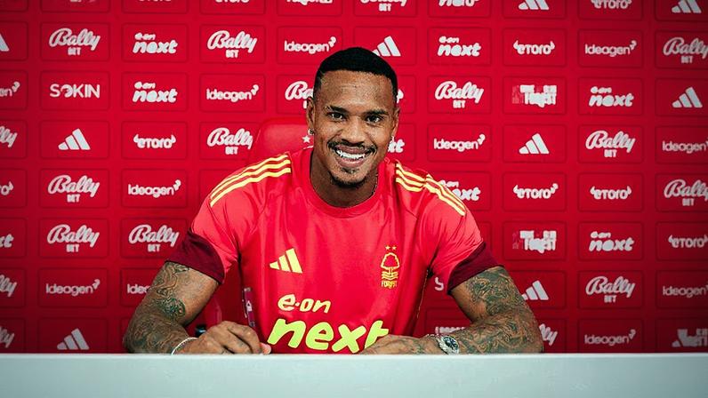 John foi contratado pelo Nottingham Forest (Foto: Reprodução)