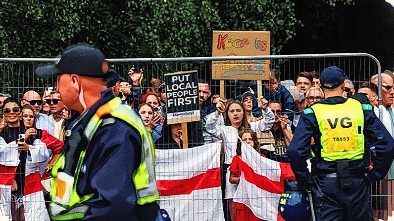 Manifestantes contra o alojamento de imigrantes em Epping, no dia 27 de julho. (Foto: Reprodução)