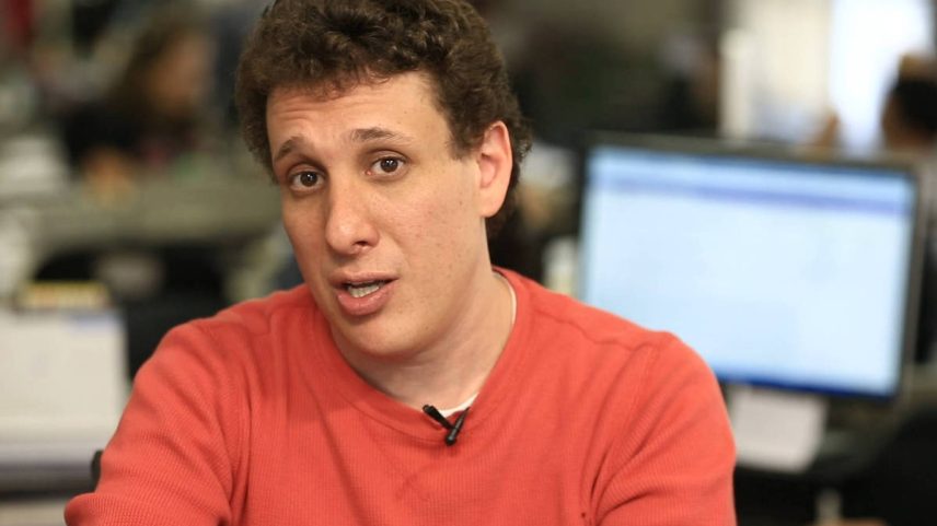 Samy Dana, economista, influenciador e ex-colunista da Folha de S.Paulo, durante entrevista para programa da TV Folha, em São Paulo (Foto: Folhapress)