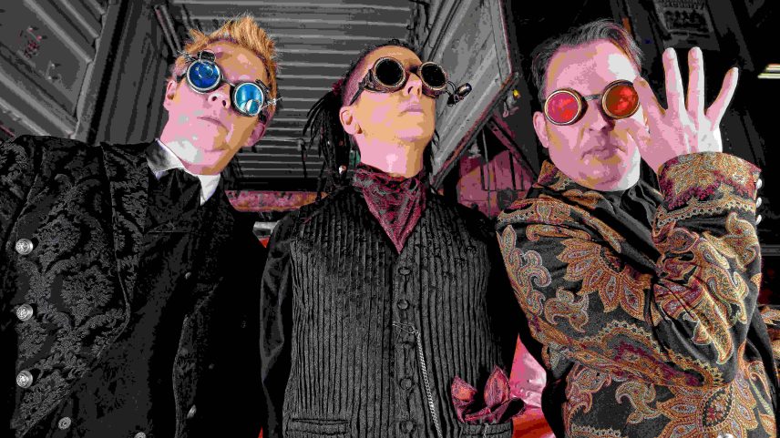 Information Society faz sucesso desde anos 1980 no país