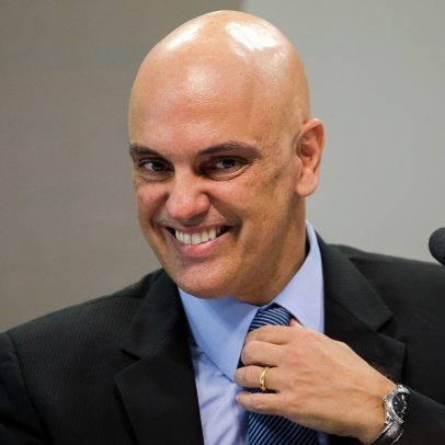 Alexandre de Moraes se destaca como 'xerife da democracia' em meio a pressões internacionais