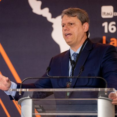 Tarcísio de Freitas sugere ‘40 anos em quatro’ e defende governo de centro-direita