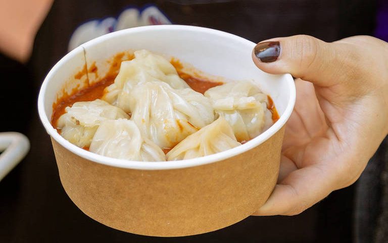 Momo do Nepal, um bolinho recheado e cozido no vapor, disponível no Festival Comidas e Músicas do Mundo