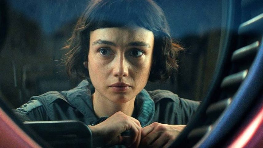 Atriz Sydney Chandler em cena da série 'Alien: Earth', da Disney+ (Foto: Divulgação)