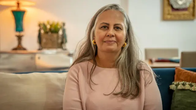 A médica neonatologista Lilia Embiruçu lida diariamente com casos complexos vindos de todo o Estado da Bahia (Foto: Vitor Serrano/ BBC)
