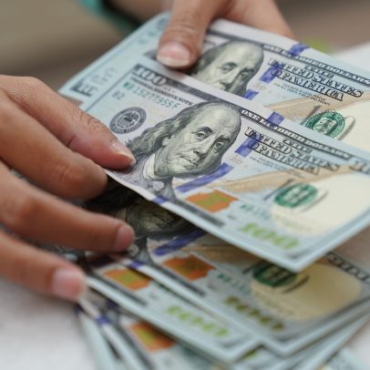 Dólar mantém estabilidade a R$ 5,50 antes da ata do Copom e aumento de tarifas