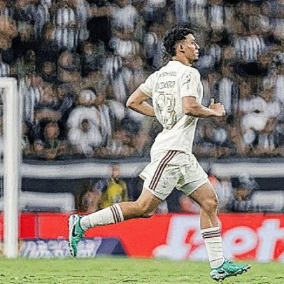 Flamengo confirma transferência de Victor Hugo para o Santos