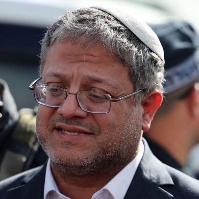 Ministro israelense reza em local polêmico e gera novas tensões na região
