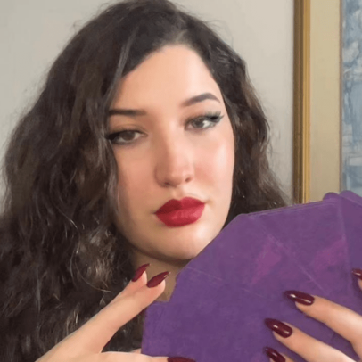 Taróloga do TikTok fatura alto com previsões que atraem seguidores e dinheiro