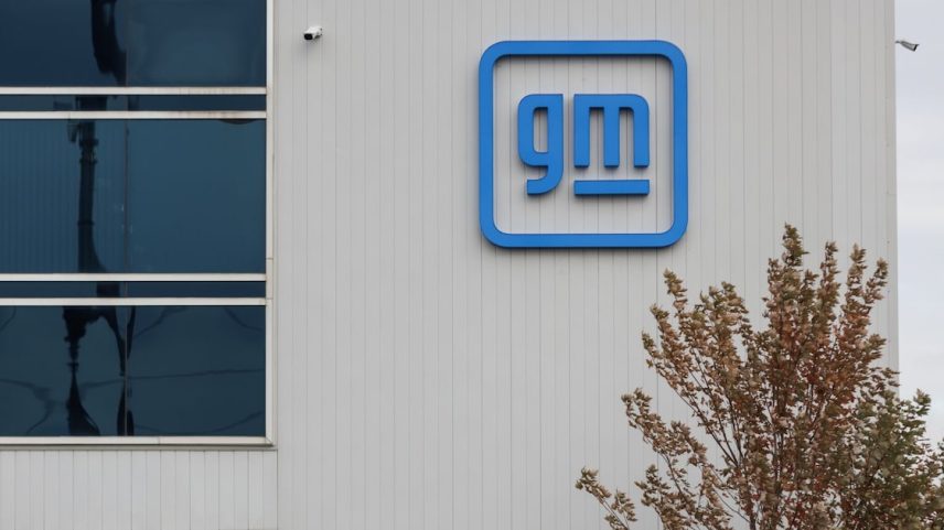 Prédio da General Motors: parceria com a Hyundai para certos mercados ajudará a conter custos por meio de sinergias (Foto: Cole Burston/Bloomberg)