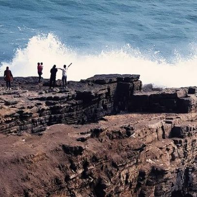 Intensas ondas fecham mais de cem portos no litoral do Peru
