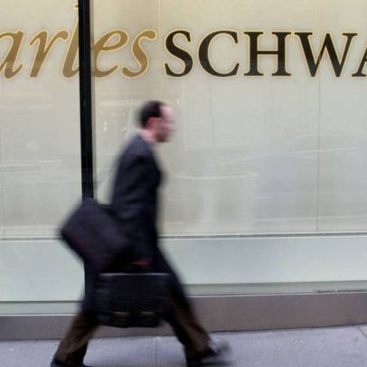 Charles Schwab e Fidelity abrem novas vagas para impulsionar setor de criptomoedas