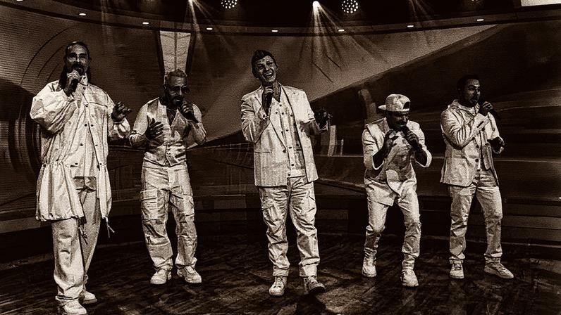 Backstreet Boys se uniram à Amazon para mercadorias e roupas oficiais que já estão disponíveis para compra: Veja como encontrar, comprar e adquirir camisetas e moletons online. (Foto: Reprodução)