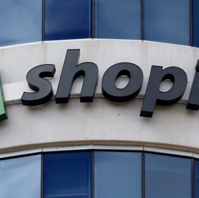 Ações da Shopify disparam 20% após previsão otimista e impacto de tarifas menor que o esperado