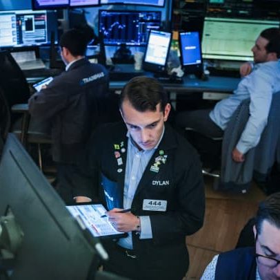Futuros de ações permanecem estáveis enquanto mercado avalia tarifas de Trump sobre chips