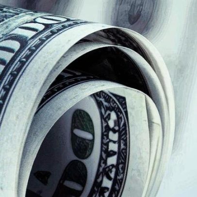 Emprego remoto paga em dólar e não exige reuniões nem chefes