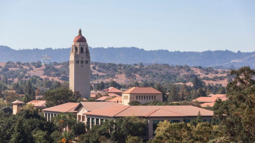 Vista da Escola de Negócios de Stanford, a mais bem avaliada dos EUA (Foto: Getty Images North America/Getty Images)