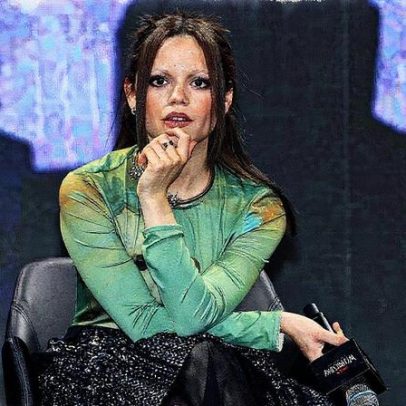 Jenna Ortega surpreende ao adotar novo visual e encanta o público gótico