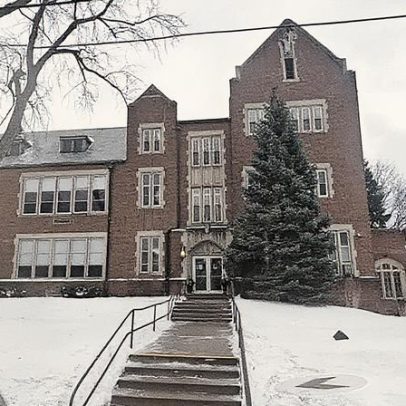 Tiroteio em escola católica de Minneapolis deixa duas crianças mortas e comunidade em luto