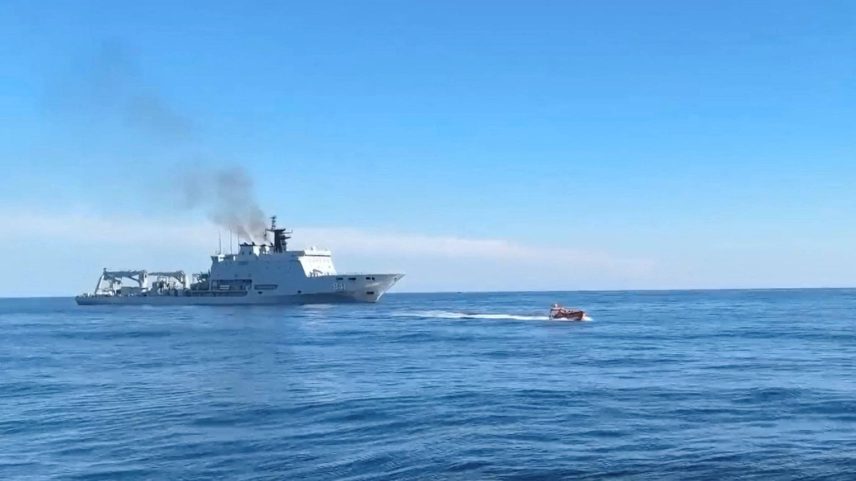 Navio de resgate submarino chinês Xihu participa de exercício com os russos no mar do Japão (Foto: Ministério da Defesa da Rússia)