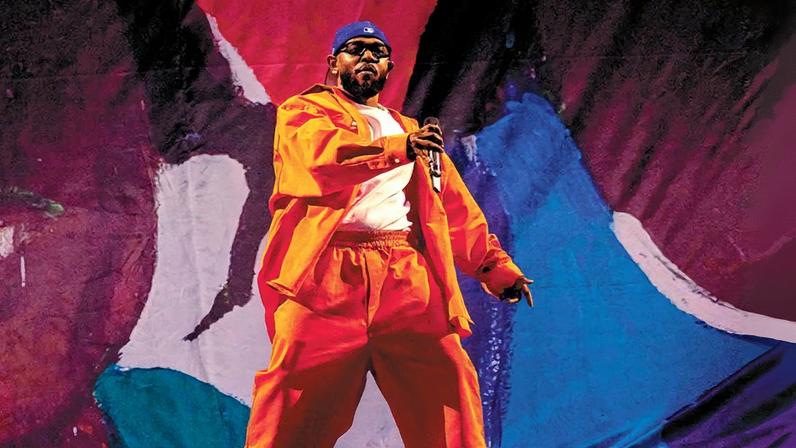 O rapper Kendrick Lamar durante show em Nova York, em 2023: receita crescente atrai músicos para grandes apresentações nos EUA (Foto: Yuki IWAMURA/AFP)