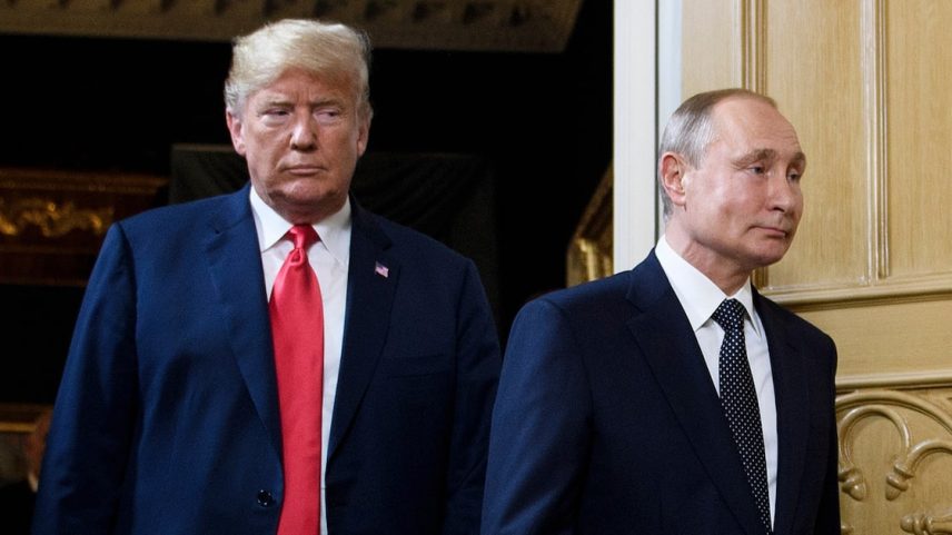 Investidores aguardam novidades sobre a guerra na Ucrânia com encontro entre Trump e presidente russo (Foto: Brendan Smialowski - AFP via Getty Images)