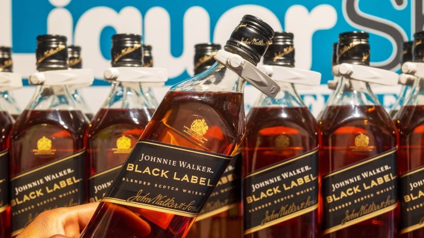 As ações da Diageo, que caíram quase 30% este ano até o fechamento de segunda-feira, subiram até 7% nesta terça (Foto: Leon Sadiki/Bloomberg)