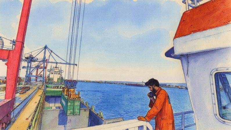 Jalal Uddin, oficial de eletricidade e tecnologia a bordo de um navio com bandeira panamenha, observa enquanto contêineres cheios de ajuda humanitária para o povo de Gaza estão sendo carregados a bordo da embarcação no principal porto de Chipre, em Limassol, na segunda-feira, 18 de agosto de 2025. (Foto: AP Photo/Petros Karadjias)